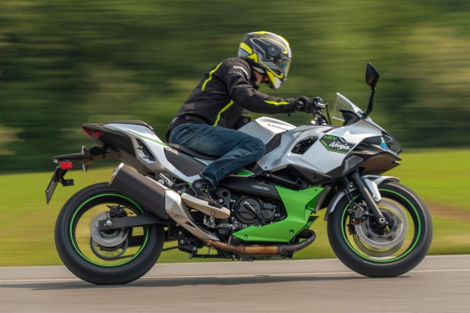 Kawasaki Ninja 7 Hybrid: il futuro è presente